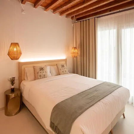 Alux Boutique Hotel 2*